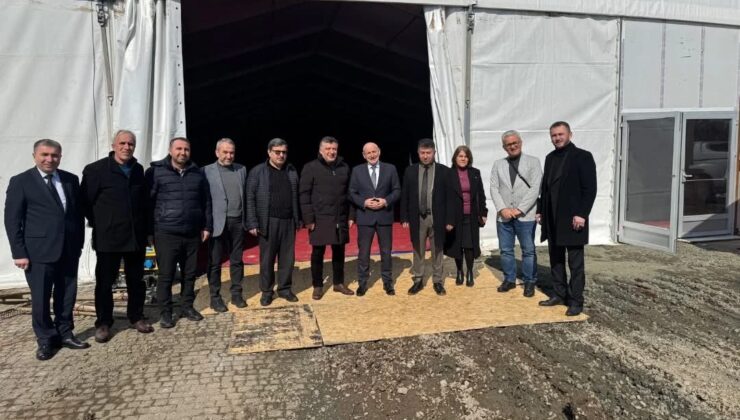 Milliyetçi Hareket Partisi (MHP) Terme İlçe Başkanı Ercan Kaya, Terme Belediyesi’nin Ramazan ayı etkinlikleri kapsamında hazırlanan alanı, Belediye Başkanı Şenol Kul ve Adalet ve Kalkınma Partisi (AK Parti) İlçe Başkanı İsa Baş ile birlikte ziyaret ederek incelemelerde bulundu.