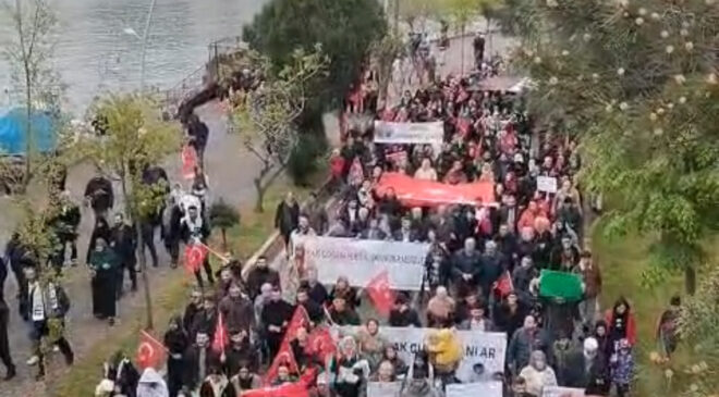 Tirebolu Gazze İçin Yürüdü: Vicdanlar Tirebolu Kalesi’nde Buluştu