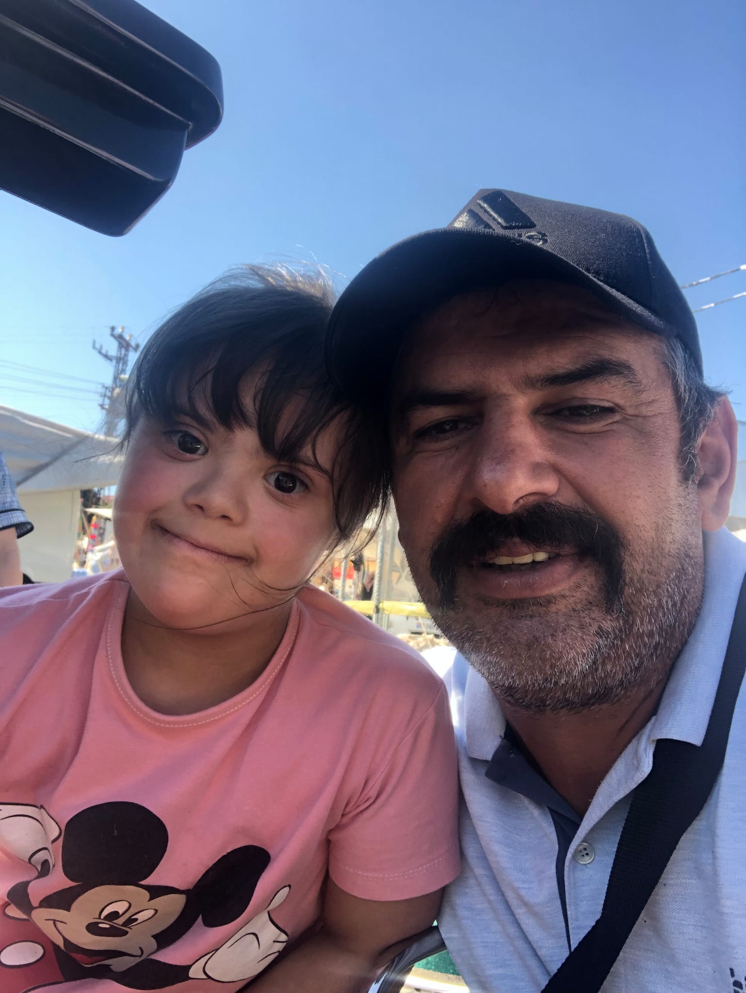PERŞEMBE YAYLASI’NDA ENGELLİ SEVGİSİ RÜZGÂRI: MUHAMMET EREN GÖNÜLLERE TAHT KURDU
