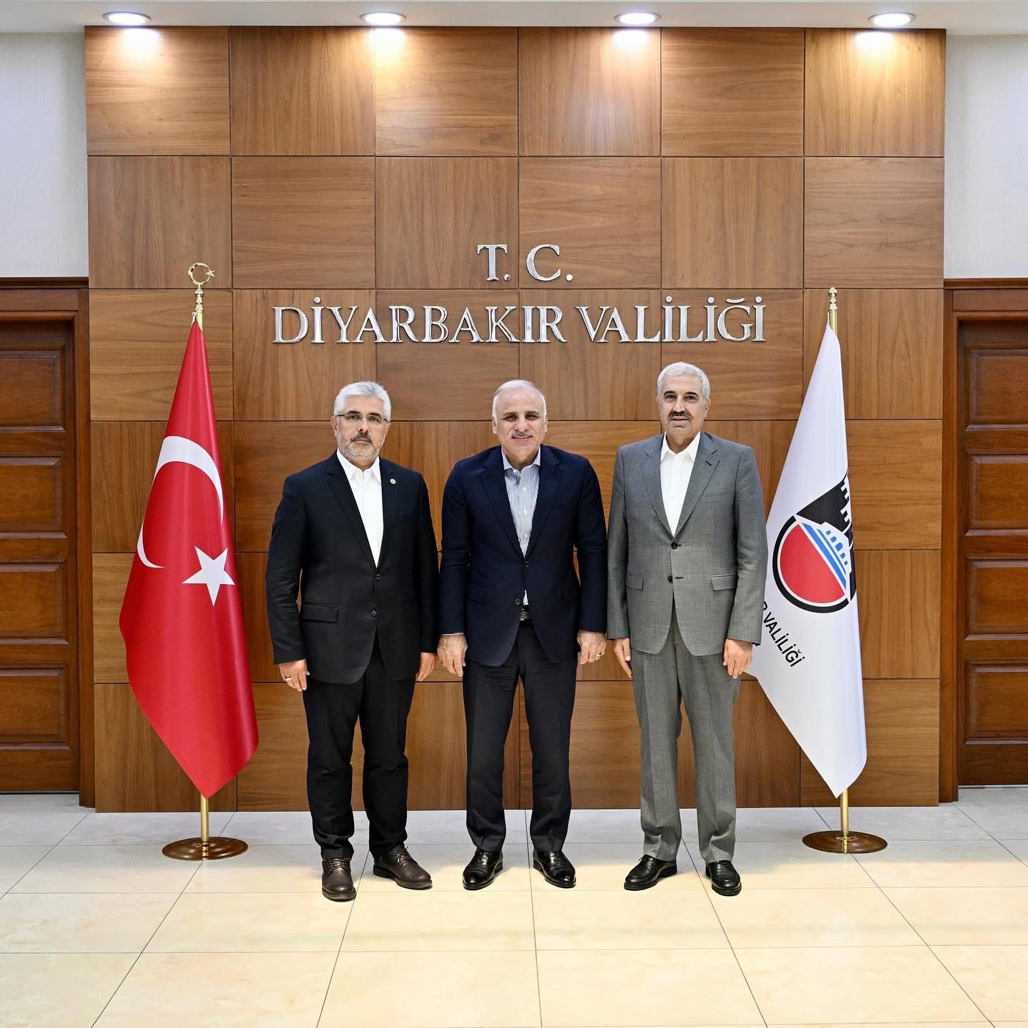 Diyarbakır Valisi Murat Zorluoğlu, Samsun Milletvekili Ersan Aksu ve AK Parti Diyarbakır İl Başkanı Ömer İler’i Makamında Ağırladı