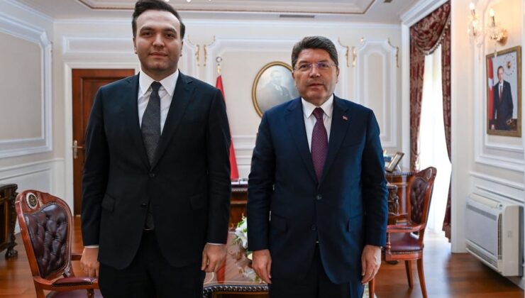 Adalet Bakanı Yılmaz Tunç, AK Parti Gençlik Kolları Heyetini Kabul Etti