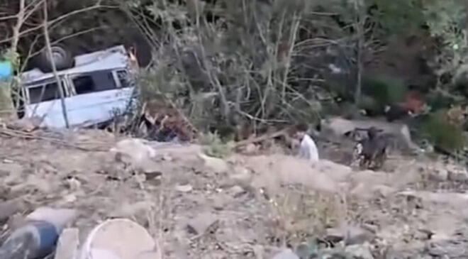 BİR YOL, BİR KADER, BİR KARA HABER: ŞANLIURFA’DAN ORDU’YA GİDEN UMUTLAR YOLDA SONA ERDİ Sivas’ta fındık işçilerini taşıyan minibüs devrildi: 3 ölü, 4’ü ağır 18 yaralı  Sadakat Haber TV Murat Diril