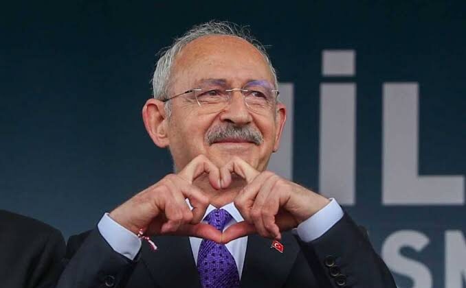 MAHKEME KARARIYLA DÜŞEN İSTANBUL İL KONGRESİ SONRASI SİYASETTE FIRTINA: GÖZLER KURULTAYA ÇEVRİLDİ