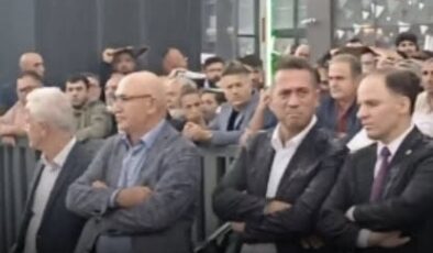 CHP’LİLER YAĞMURA KARŞI DİRENİŞE DEVAM EDİYOR
