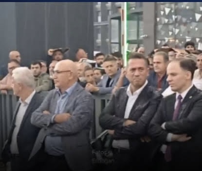 CHP’LİLER YAĞMURA KARŞI DİRENİŞE DEVAM EDİYOR