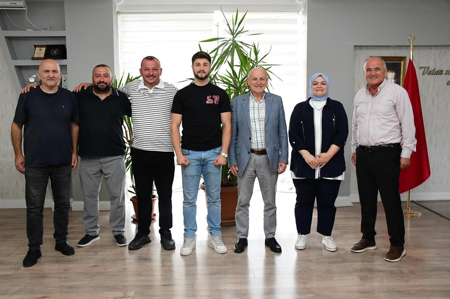 SADAKAT HABER ÖZEL  ELMALIK MAHALLESİ’NDE HİZMET BULUŞMASI  ZİYARETİN ÖNCÜSÜ FENK MAHALLESİ MUHTARI ELİF ALEMDAR’A TAM DESTEK