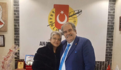 TURHAN AKŞEN: KALEMİNİN GÜCÜNÜ KALBİNDEN ALAN BİR BABA  GAZETECİLİĞİN USTASI, BABALIĞIN TARİFİ: TURHAN AKŞEN’İN KIZINA DUYDUĞU EŞSİZ SEVGİ