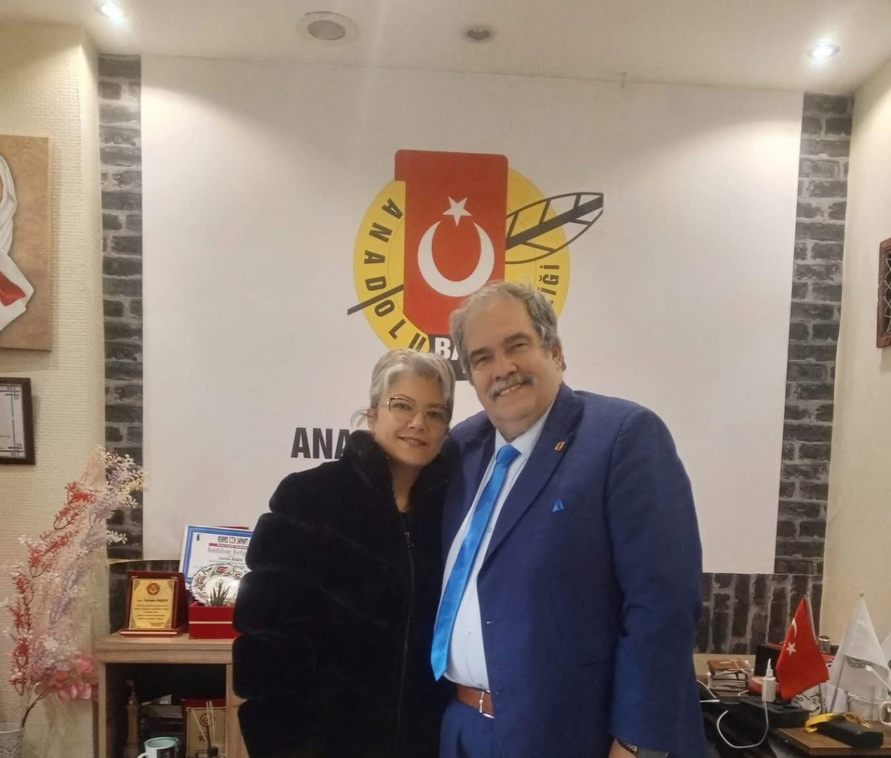 TURHAN AKŞEN: KALEMİNİN GÜCÜNÜ KALBİNDEN ALAN BİR BABA  GAZETECİLİĞİN USTASI, BABALIĞIN TARİFİ: TURHAN AKŞEN’İN KIZINA DUYDUĞU EŞSİZ SEVGİ