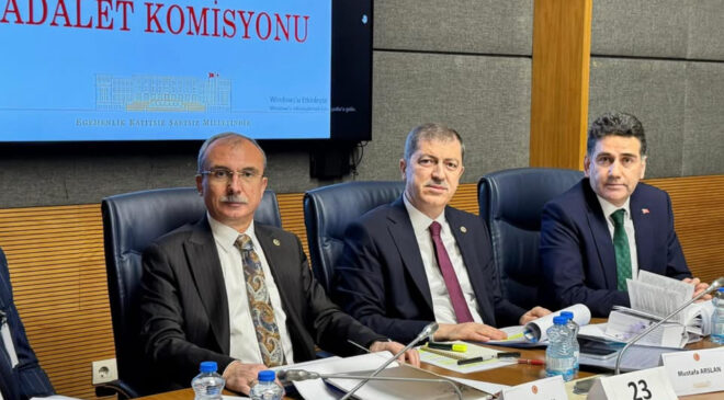 TBMM’DE YOĞUN MESAİ: ORHAN KIRCALI, ADALET KOMİSYONU ÇALIŞMALARINA GECE 03.05’TE DEVAM ETTİ