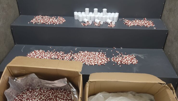 KONAK’TA UYUŞTURUCU TACİRLERİNE PEŞ PEŞE DARBE  YARIM MİLYONU AŞAN YAKALAMALARIN ARDINDAN 104 BİN SENTETİK ECZA DAHA ELE GEÇİRİLDİ  Haber: İpek Nezir | İzmir