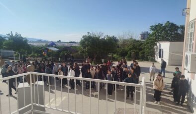FİNİKE’DE YÜREK BURKAN ANMA: EĞİTİM CAMİASI YASTA!