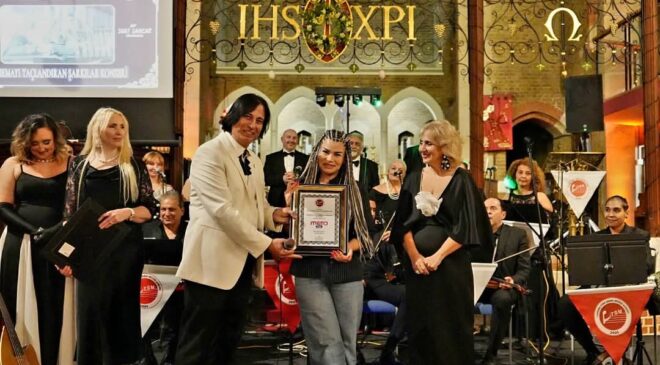 TÜRKÜN SESİ  LONDRA’DA TÜRK SANAT MÜZİĞİ ZAFERİ YEŞİLÇAM ŞARKILARIYLA TARİHİ GECEYE İMZA ATILDI