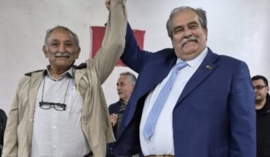 Atakum Tükoder Derneğinin Olağanüstü genel kurulu seçimi sonrasında Başkan Turhan Akşen ve yönetimi seçildi