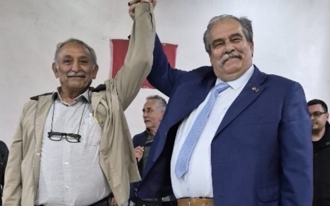 Atakum Tükoder Derneğinin Olağanüstü genel kurulu seçimi sonrasında Başkan Turhan Akşen ve yönetimi seçildi