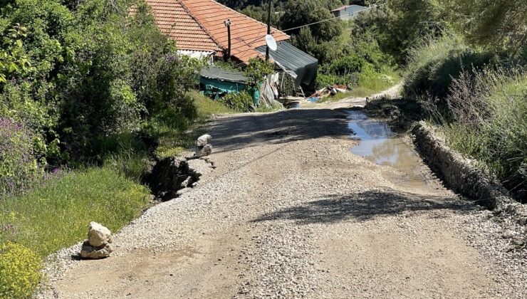 ÇUKURCA YOLU ÇIĞLIK ATIYOR!