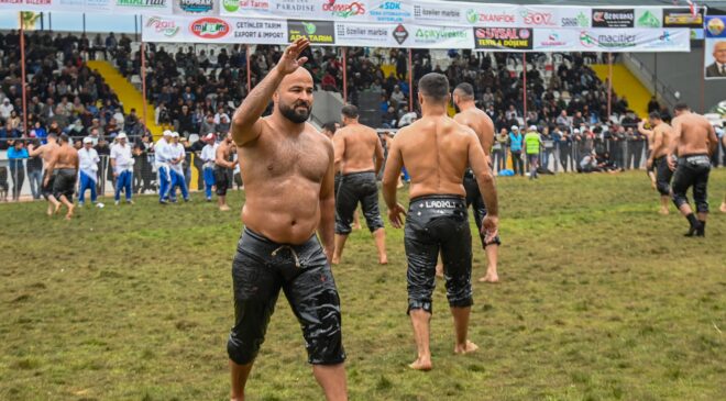 KUMLUCA’DA DEV FESTİVAL YAĞLI GÜREŞLERLE TAÇLANDI