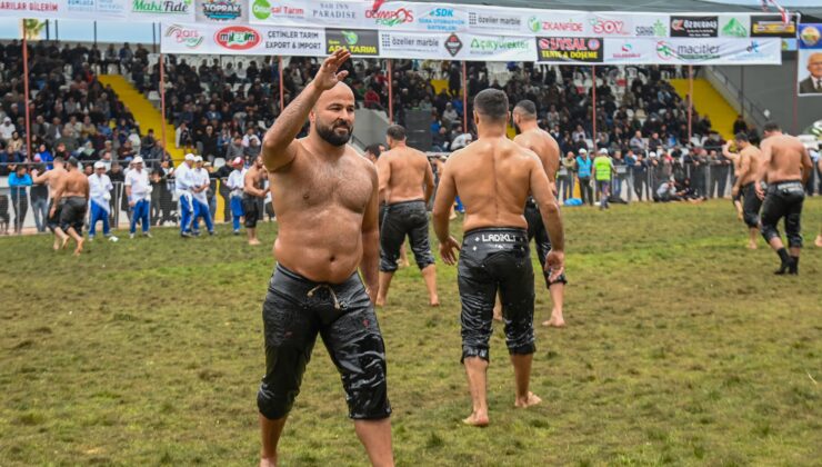 KUMLUCA’DA DEV FESTİVAL YAĞLI GÜREŞLERLE TAÇLANDI
