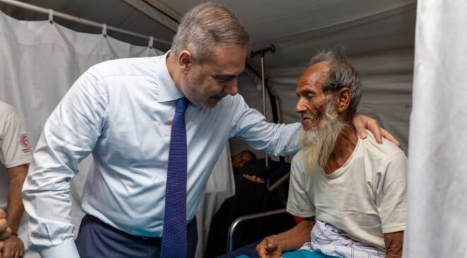 🔴 HAKAN FİDAN’DAN COX’S BAZAR ZİYARETİ: ROHİNGYA KAMPLARINDA İNSANİ YARDIM VE TÜRKİYE’NİN SAHA FAALİYETLERİ YERİNDE İNCELENDİ  Cemal Peker | Sadakat Haber Medya