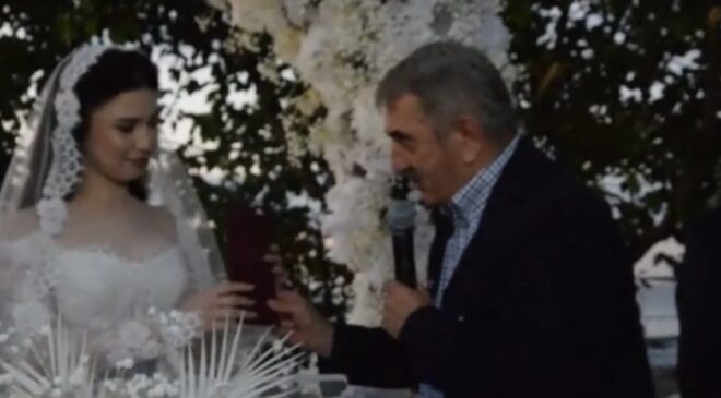 AKÇAY’DA YILIN DÜĞÜNÜ! HÜSEYİN UZUN’UN OĞLU YUSUFCAN UZUN İLE GAMZE HANIMIN MUTLULUĞU GÖRKEMLİ TÖRENLE TAÇLANDI