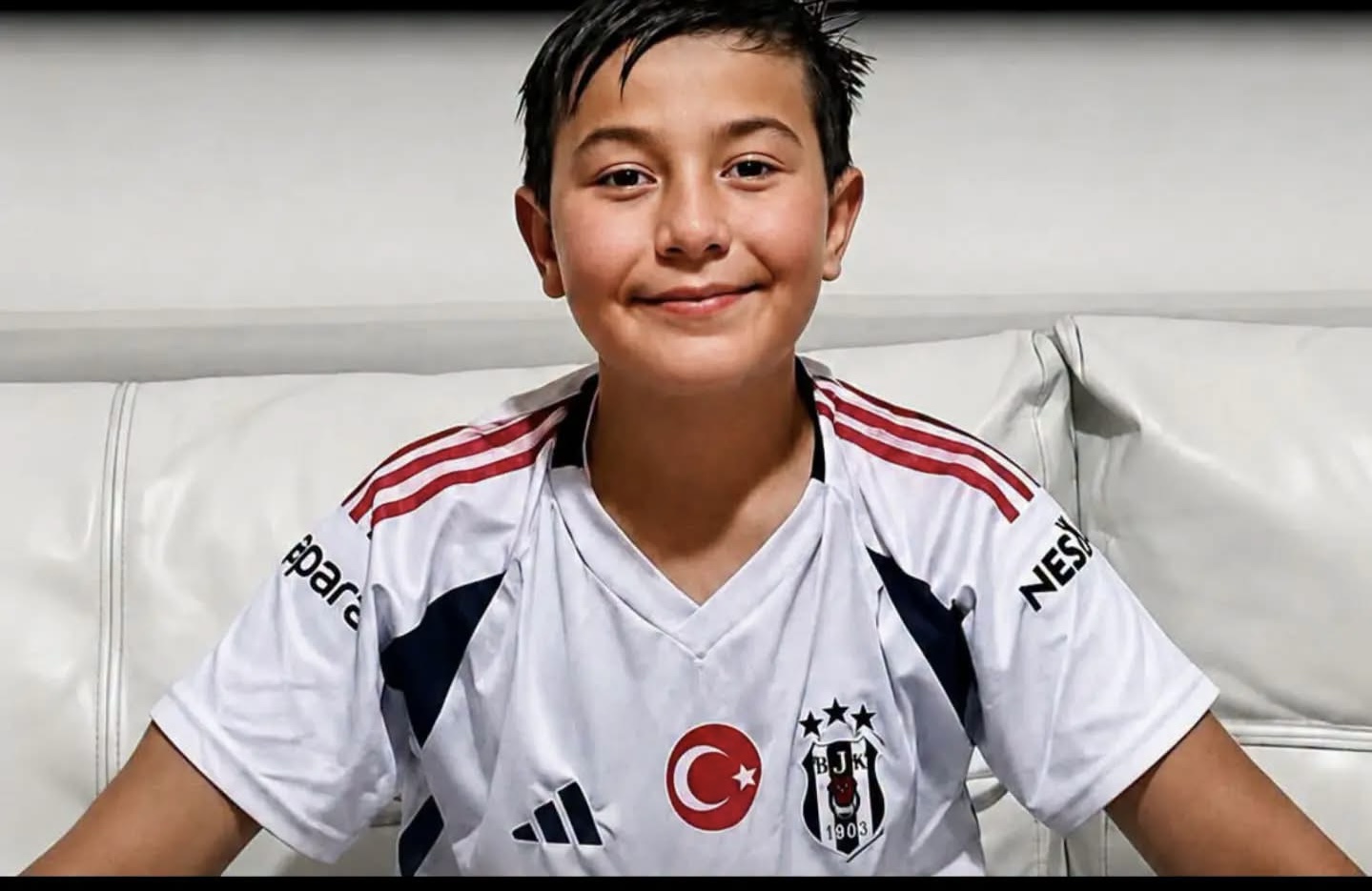 111 GÜNDÜR YAŞAM MÜCADELESİ VERİYOR  Okulda Uğradığı Saldırının Ardından Ağır Yaralanan Mustafa Aslan İçin Türkiye Tek Yürek Oldu